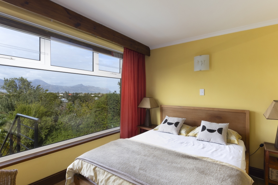 6 Bedroom Property for Sale in Roundhay Western Cape